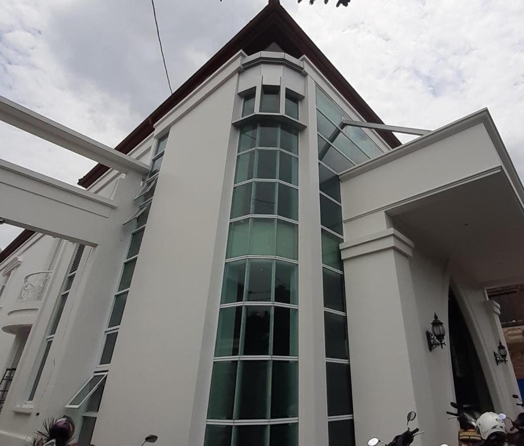Madina Inn Yogyakarta Bagian luar foto