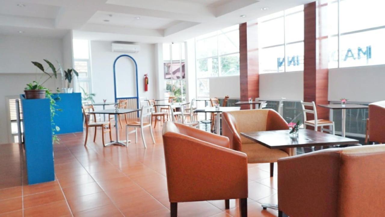 Madina Inn Yogyakarta Bagian luar foto